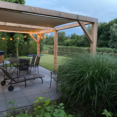 Villa Riverside Met Hottub, Eigen Aanlegsteiger, Zwemtrap, Trampoline En Kano'S زيفولد المظهر الخارجي الصورة