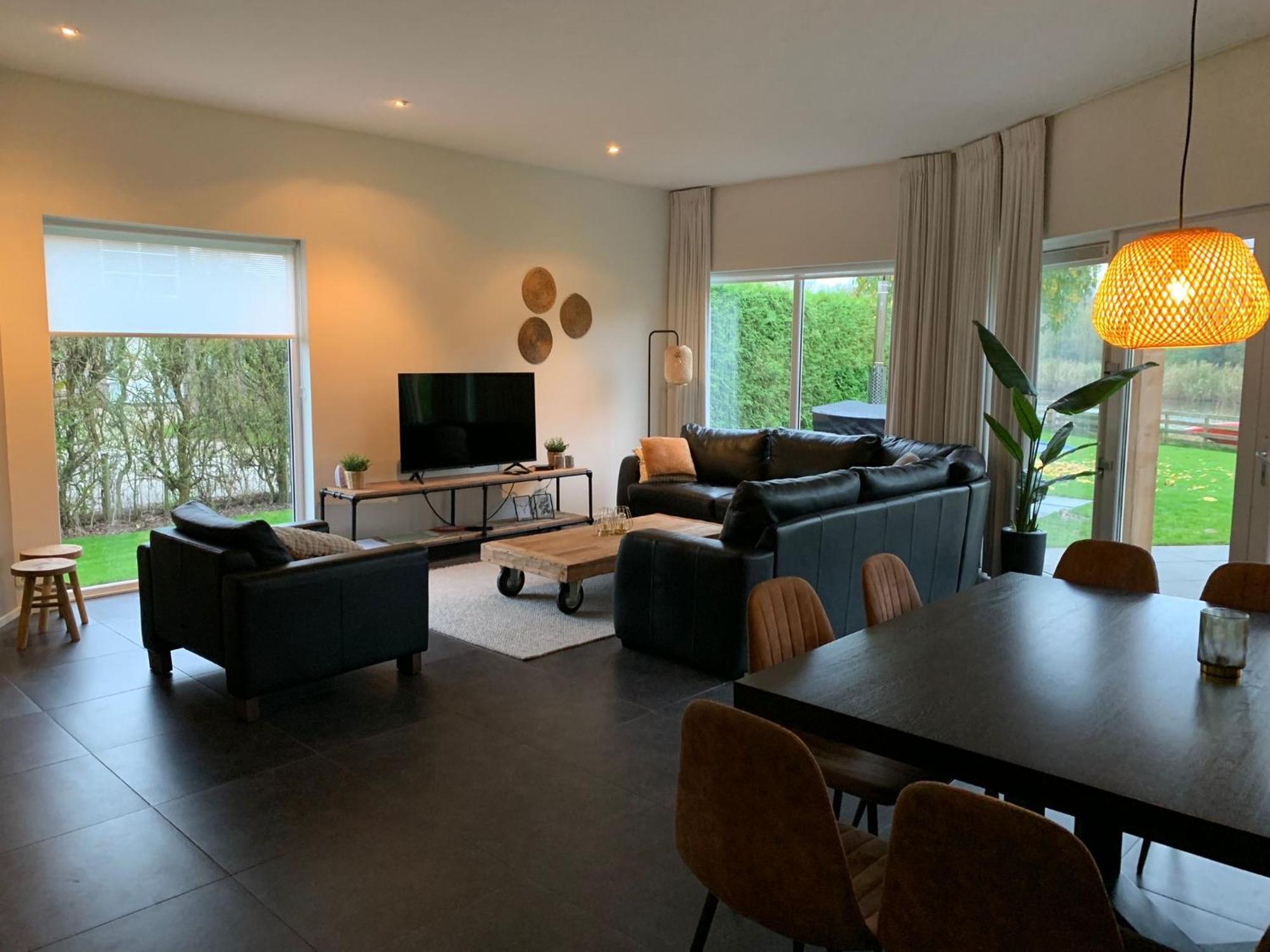 Villa Riverside Met Hottub, Eigen Aanlegsteiger, Zwemtrap, Trampoline En Kano'S زيفولد المظهر الخارجي الصورة